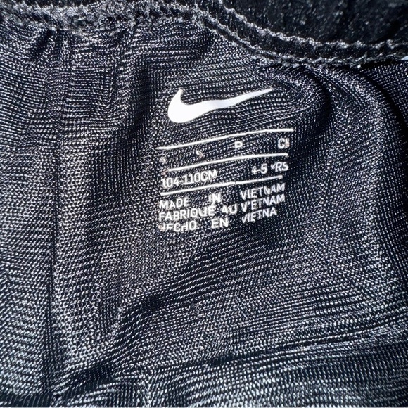 Boys Nike DriFit short sleeve shirt and short set size 5 (Small) - Picture 8 of 10